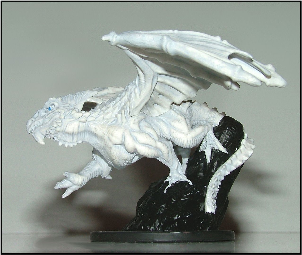 d&d white dragon mini